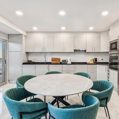 Main Avenue Apartament *